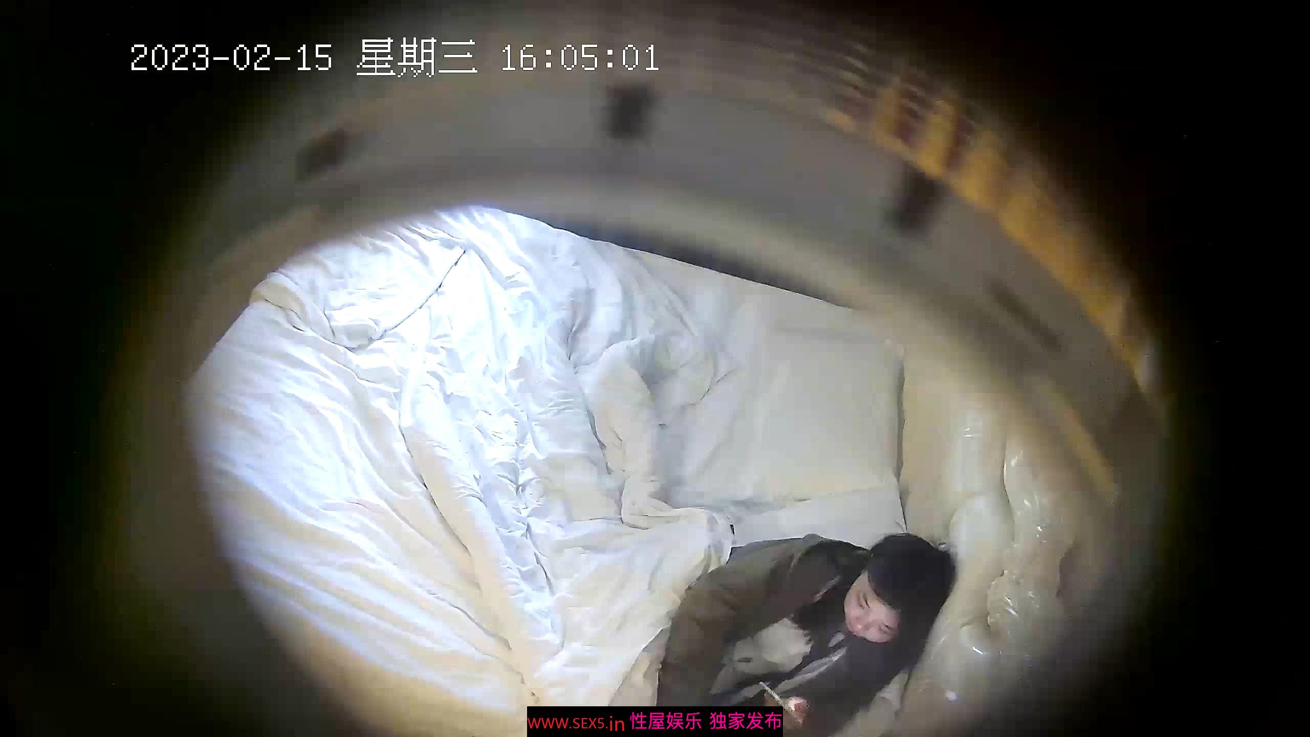 2023-02-15【安防酒店摄像头】妹子千里迢迢而至为了给男友解渴