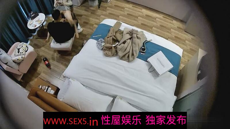 安防酒店摄像头偷拍❤️怪癖变态男和眼镜骚女互相道具玩弄草对方还一边用手机自拍
