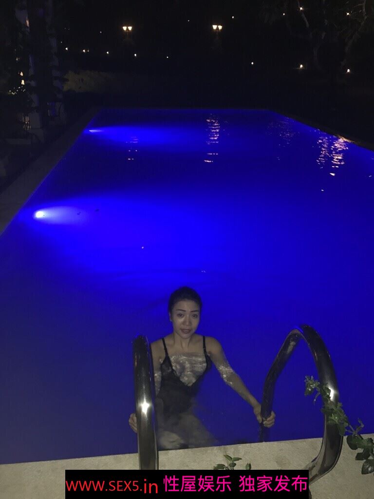 高颜值美女身材不错！[10P]