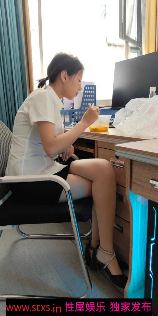 同一小区的女业主直接拿下[10P]
