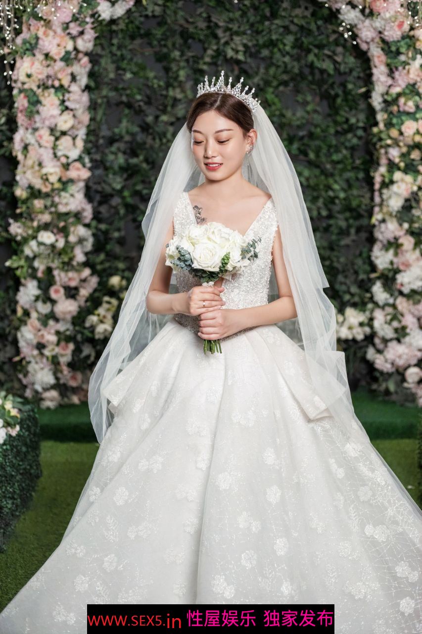 美丽的新娘子开档露 黑丝袜好诱惑 [15P]