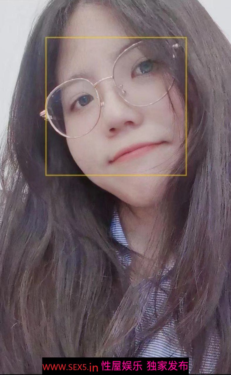 眼镜美女果然有气质最骚 [10P]