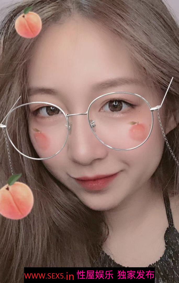 眼镜美女 [11P]