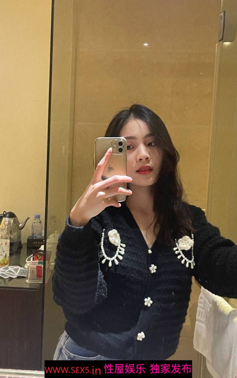 妹子挺漂亮的反差婊被曝光 [10P]