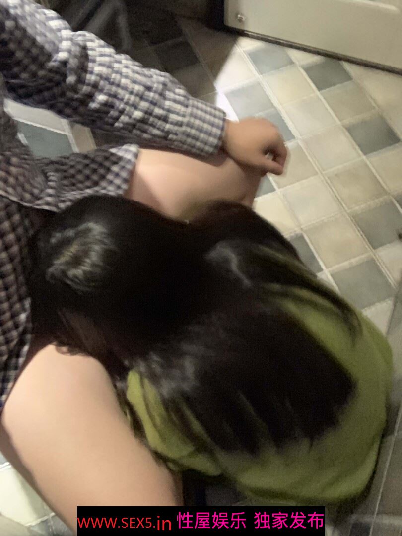 [原创][手势验证]与小情人激战KTV洗手间，克服困难跪地取精，一番云雨过后骄傲的向我展示大奶和嫩逼，欢迎狼友留言交流 [29P]