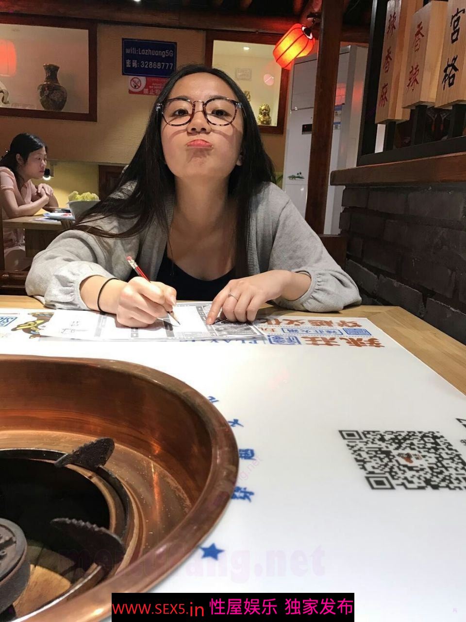 巨乳反差母狗人妻，加一些日常生活照片 [17P]