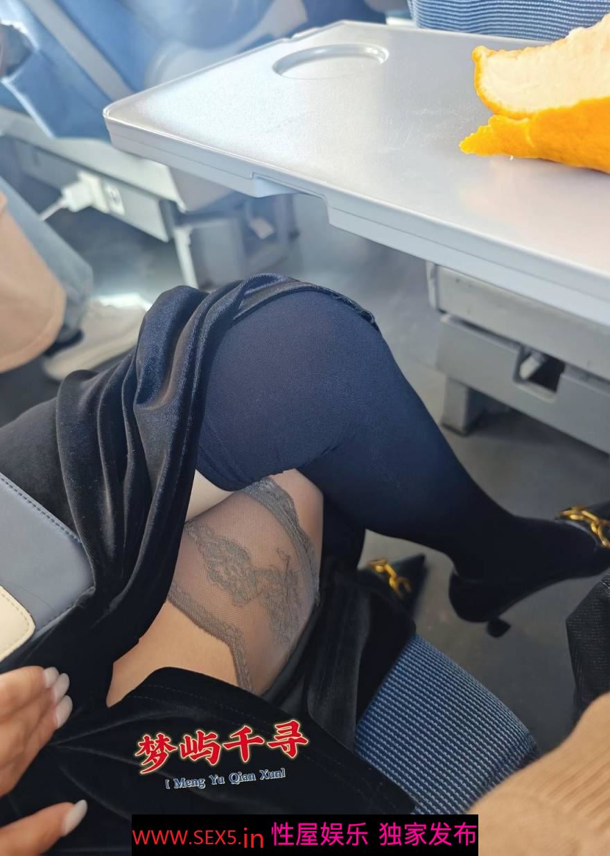 老婆性感吊带袜高跟鞋，山东到北京，高铁外出[52P]